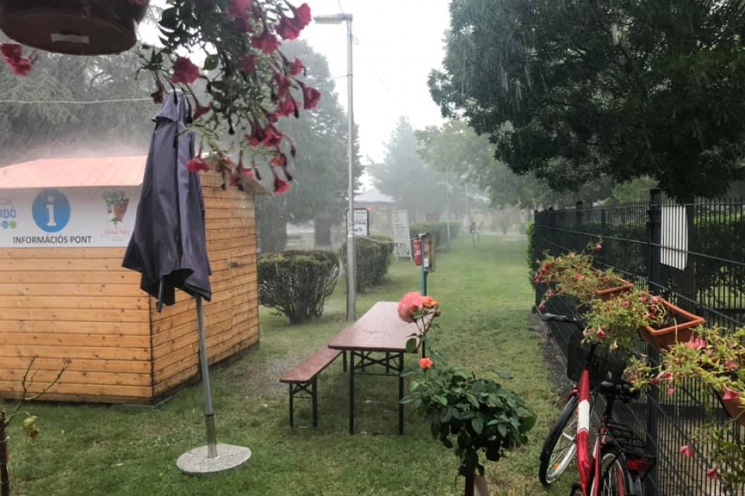 Vihar közben és után.